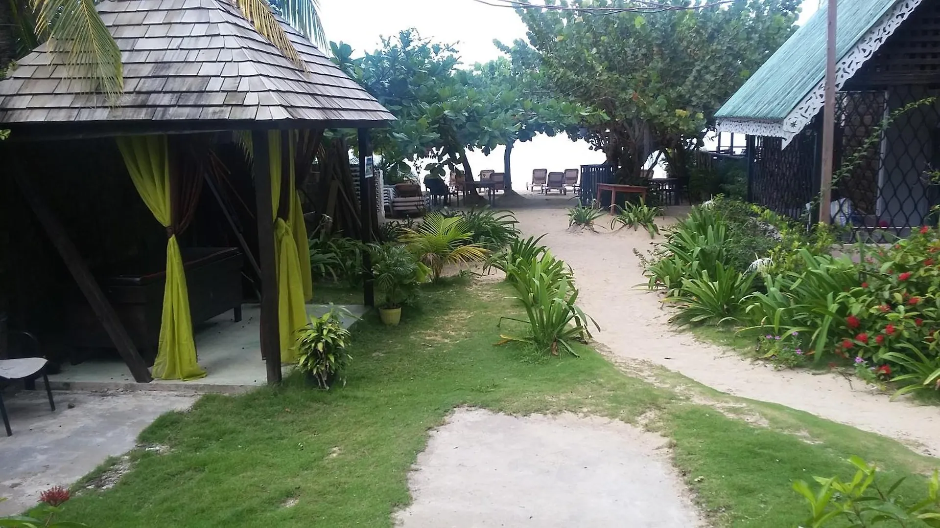 Ξενοδοχείο Firefly Beach Cottages Νεγκρίλ