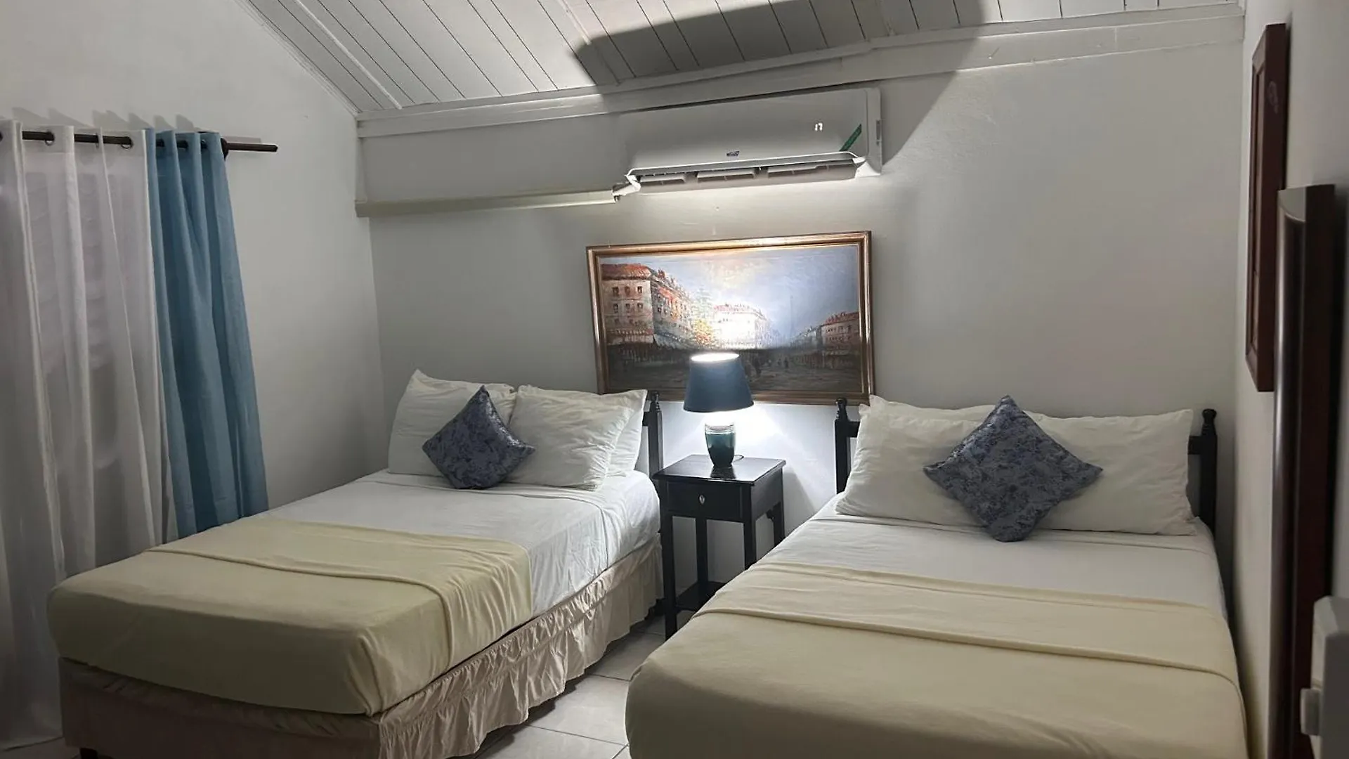 Ξενοδοχείο Firefly Beach Cottages Νεγκρίλ
